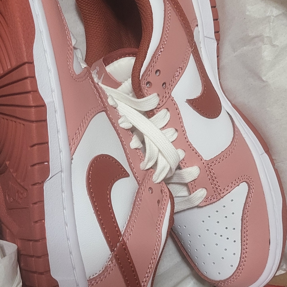 SOLD. Women's NIKE Dunks size 6.5